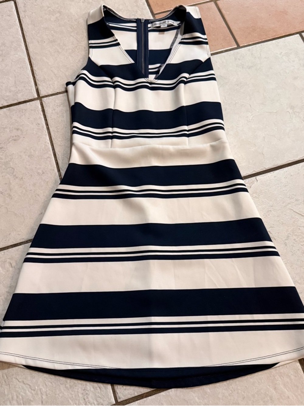 Abercrombie & Fitch Sleeveless V-Neck Striped Mini Skater Dress Size Small - Picture 2 of 15